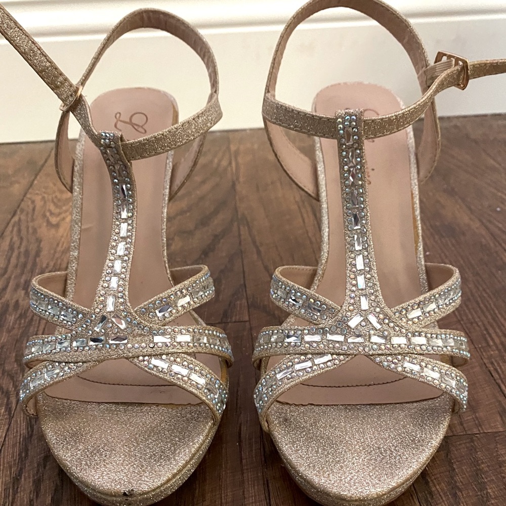 Heels - Picture 2 of 3